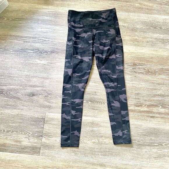 Athleta Ultimate  Camo 7/8 tight - Picture 3 of 13